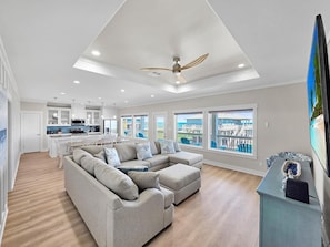 TV - Blue Anchor- 2nd row with Beach Front Views-5 bedroom, 3 bath home, sleeps 16 (Crystal Beach)