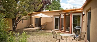 Casa Cumbres: Creek, Hiking Trails & Pet Friendly