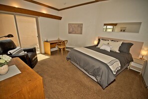 3 soverom, skrivebord, strykejern/-brett og wi-fi (inkludert)