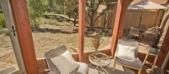 Casa Cumbres: Creek, Hiking Trails & Pet Friendly