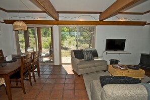 Smart-TV, peis og bøker