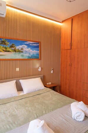 1 bedroom, iron/ironing board, travel crib, WiFi