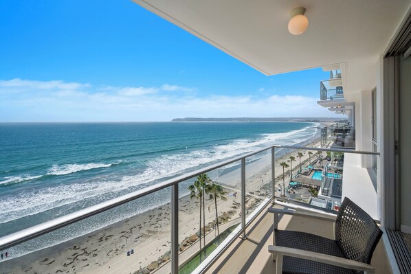 Property grounds - Ocean Front Luxury Beach Living! (Coronado)