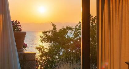 Beachfront Avia Nest - Aspa's Getaway