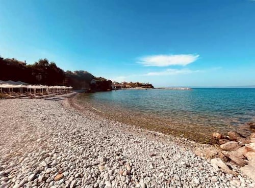 Beachfront Avia Nest - Aspa's Getaway