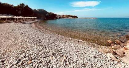 Beachfront Avia Nest - Aspa's Getaway