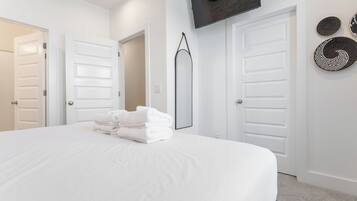 2 habitaciones, escritorio, tabla de planchar con plancha y wifi gratis