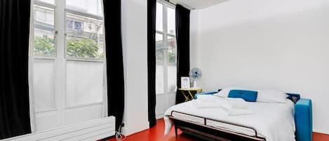 Iron/ironing board, WiFi, bed sheets