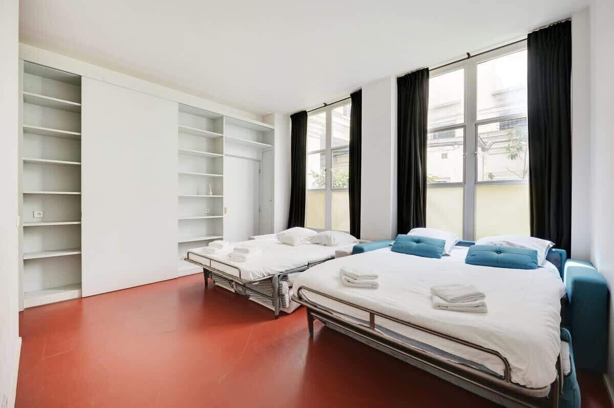 Iron/ironing board, WiFi, bed sheets