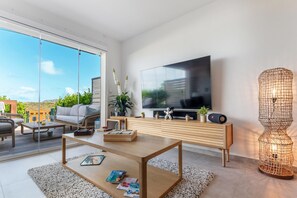 Télévision, chaîne hi-fi