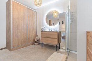Hair dryer, towels