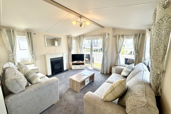 Living Room / Lounge