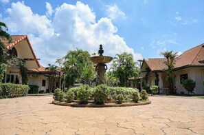 Property grounds - Two Fifty Nine Resort 259 รีสอร์ต (Tambon Bang Phra)