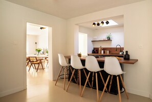 House, 2 Bedrooms, River View | Private kitchen | Full-sized fridge, oven, stovetop, dishwasher - Maas Suites - The River House (Lanaken)
