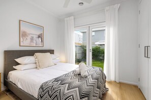 3 chambres, fer et planche à repasser, Wi-Fi, draps fournis