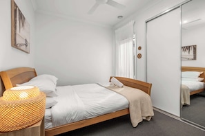 3 bedrooms, iron/ironing board, WiFi, bed sheets