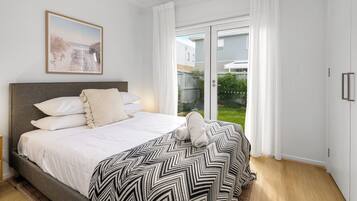 3 slaapkamers, een strijkplank/strijkijzer, wifi, beddengoed