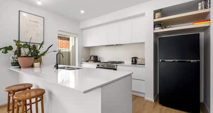 3BR Light-filled Retreat, Mt Duneed