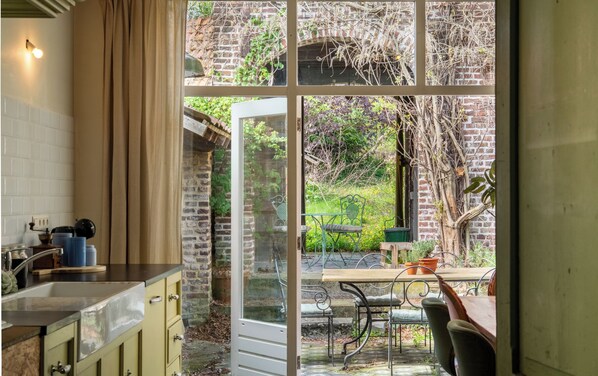 Refrigerador con freezer, horno, placa de cocina, lavavajillas