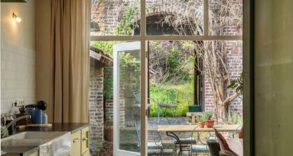 Maas Suites - The French House