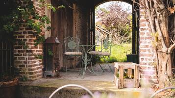 House, 4 Bedrooms | Terrace/patio