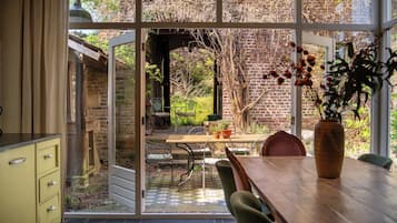House, 4 Bedrooms | Private kitchen | Full-sized fridge, oven, stovetop, dishwasher