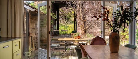 House, 4 Bedrooms | Private kitchen | Full-sized fridge, oven, stovetop, dishwasher