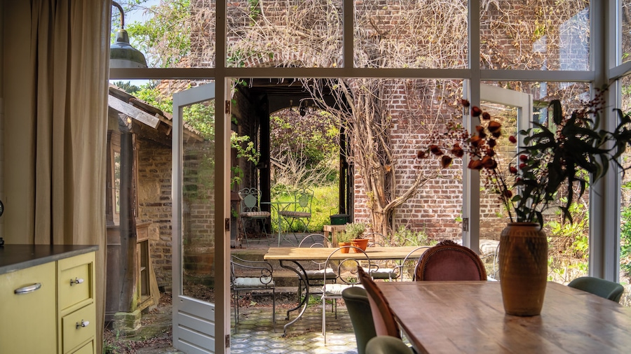 Maas Suites - The French House