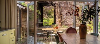 Maas Suites - The French House