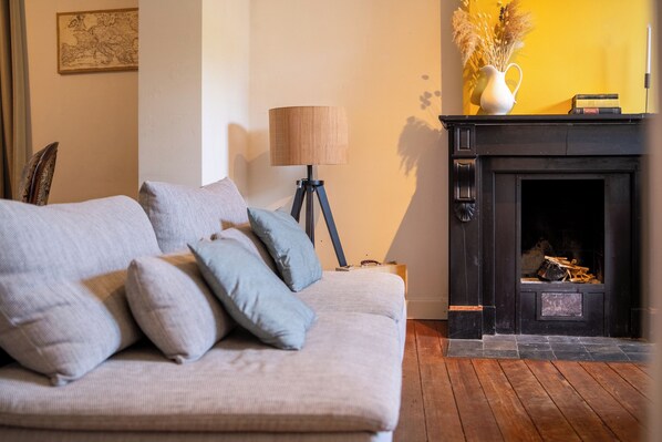 Maison, 4 chambres | Aire de séjour | Téléviseur à écran plat