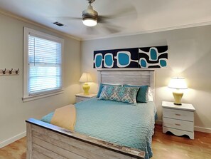 4 makuuhuonetta, silitysrauta/-lauta, internet, vuodevaatteet