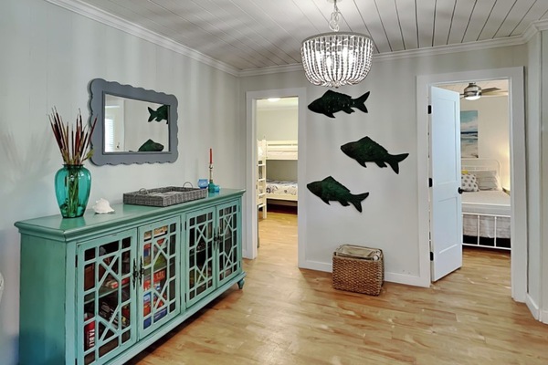 4 bedrooms, iron/ironing board, internet, bed sheets