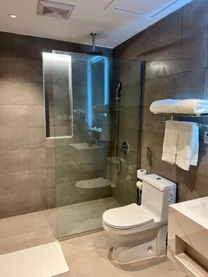 Family Suite, Mountain View | Bathroom | Free toiletries, hair dryer, slippers, towels - W-suites  Sama Abha (Abha)