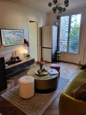 Smart TV - Charming 2-room apartment, fully equipped and quiet. (Paris)