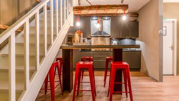 House, 2 Bedrooms, Pets Allowed | Private kitchen | Fridge, microwave, oven, stovetop