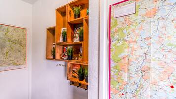 House, 2 Bedrooms, Pets Allowed | Living area