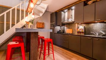 Casa, 2 quartos, aceita animais de estimação | Cozinha privada | Geladeira, micro-ondas, fogão, cooktop