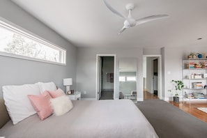 3 chambres, fer et planche à repasser, Wi-Fi, draps fournis