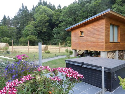 Cabin and spa; the "Cocon du Gast".