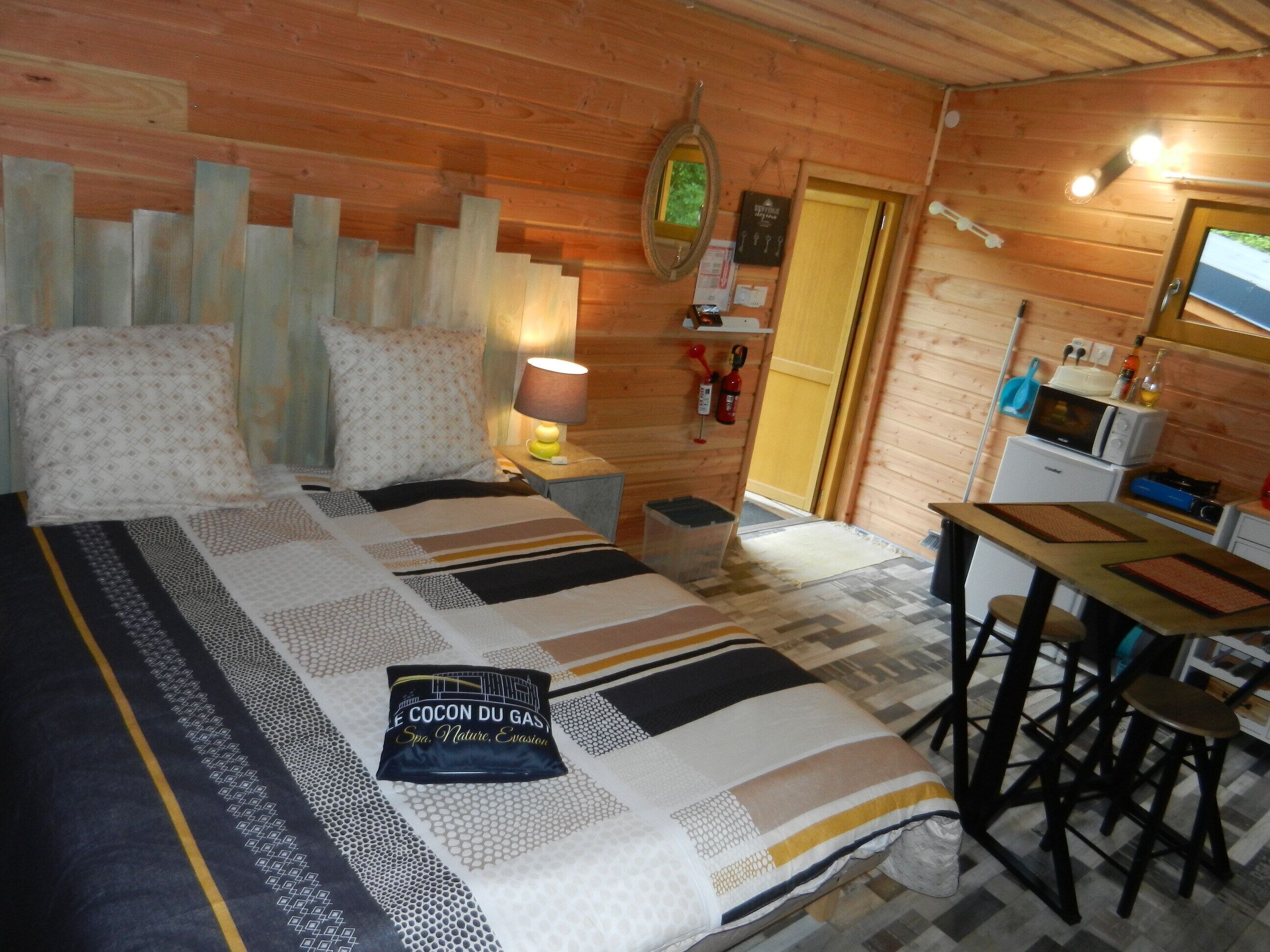 1 habitación y ropa de cama 