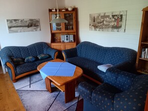 Tv och ett bordtennisbord