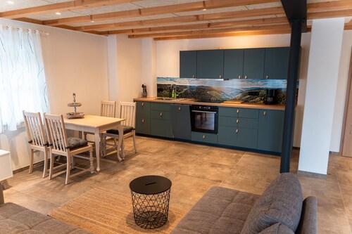 Appartement 'Hof' avec vue sur la montagne, terrasse privée et Wi-Fi