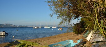 Located on the Giens peninsula, T3 single-storey apartment with garden