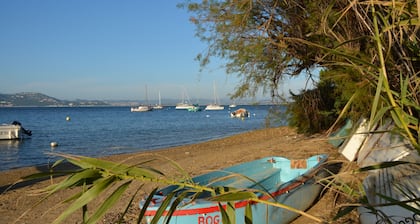 Located on the Giens peninsula, T3 single-storey apartment with garden