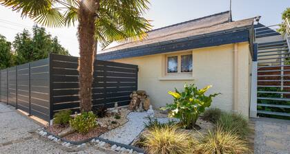 Morbihan 'Gîte Les Coralines' for 4, terrace, private parking, shared garden & Wi-Fi
