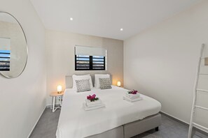 Iron/ironing board, free WiFi