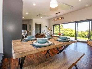 Dining - Y Cwt (Moelfre)