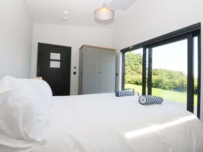 2 개의 침실, 각각 다른 스타일의 인테리어, 각각 다르게 가구 비치, 무료 WiFi