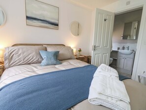 3 habitaciones, decoración personalizada y muebles diferentes 