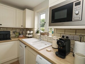 Dishwasher, cookware/dishes/utensils